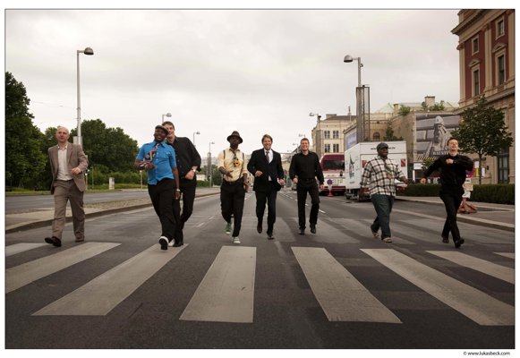 MoZuluArt feat. Ambassade Streichquartett An African Christmas 