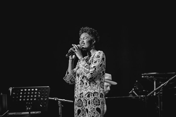 Yinet Rojas – Latin Trés Urlaubsträume und Lebensfreude