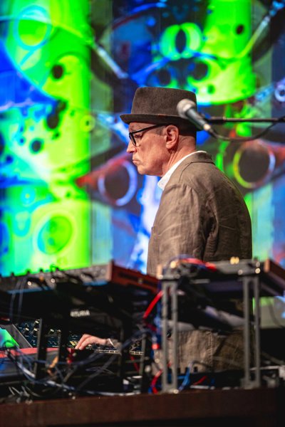 Kassandra 4 D von und mit Schauspielerin und Autorin RITA LUKSCH, Musiker und Grammy-Gewinner GEORG O. LUKSCH und Experimentalfilmer ERICH HEYDUCK