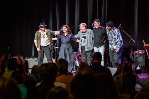 MEENA CRYLE & CHRIS FILLMORE BAND  von Soul bis Rock`n´Roll