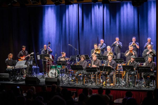 Lungau Big Band feat. CHANDA RULE  Sapphire Dreams