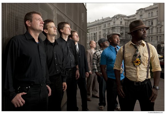 MoZuluArt feat. Ambassade Streichquartett An African Christmas 