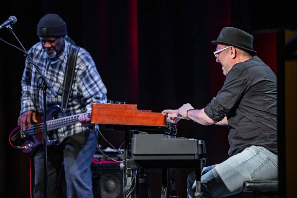 MEENA CRYLE & CHRIS FILLMORE BAND  von Soul bis Rock`n´Roll