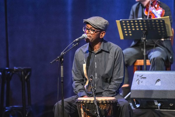 MoZuluArt feat. Ambassade Streichquartett An African Christmas 