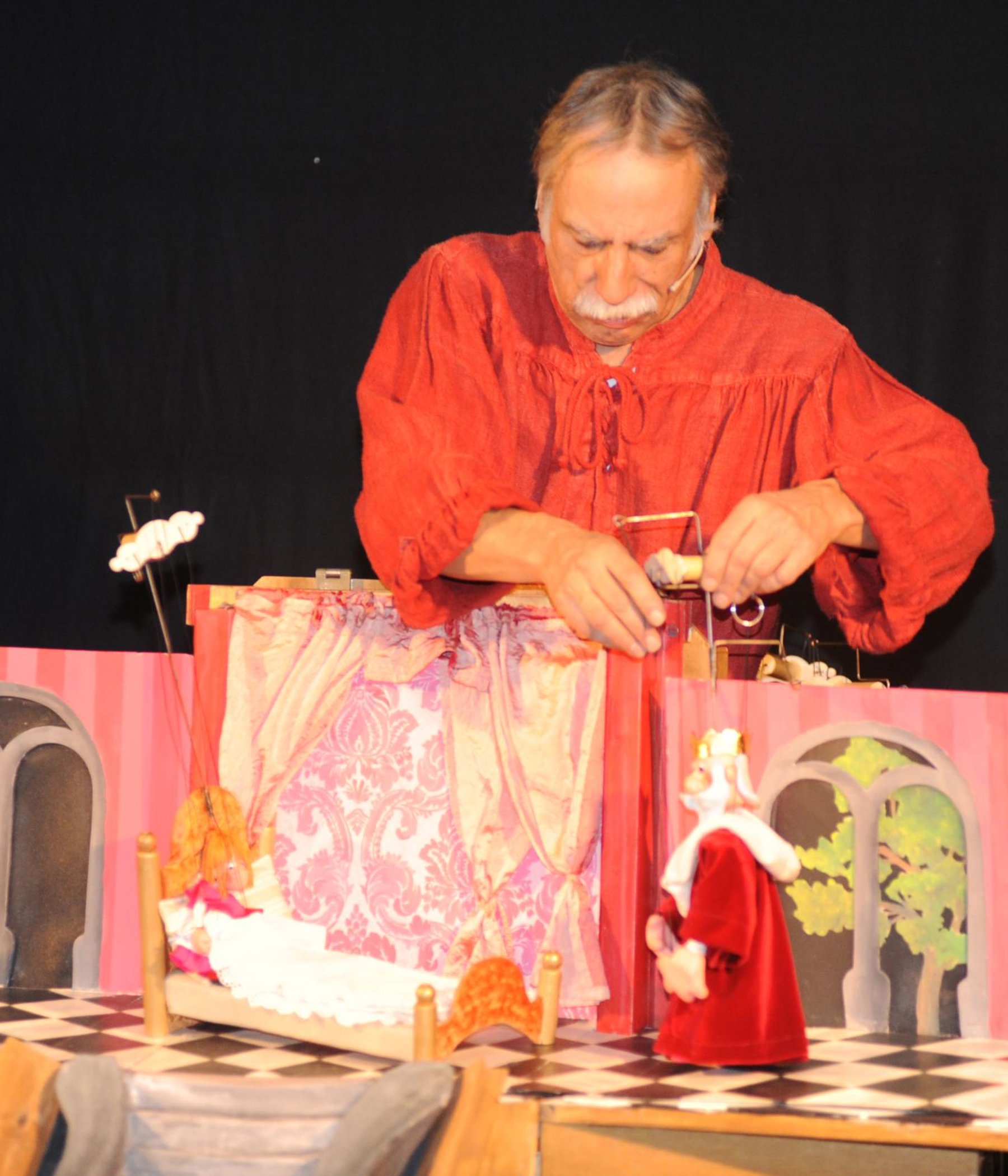 Theater Trittbrettl präsentiert das Figurentheater: "Von der Prinzessin die sich um alles in der Welt den Mond wünschte" 