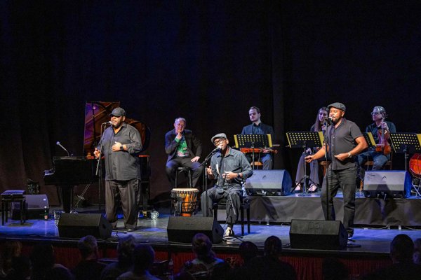 MoZuluArt feat. Ambassade Streichquartett An African Christmas 