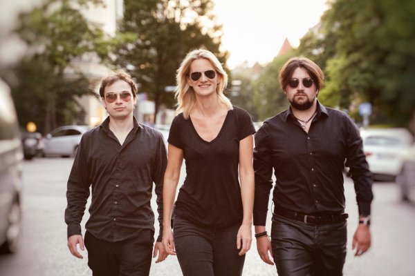 Lucy Van Kuhl & Die Es-Chord-Band  Auf den zweiten Blick