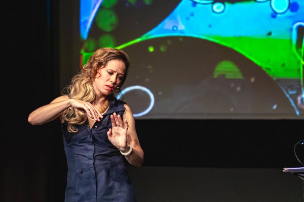 Kassandra 4 D von und mit Schauspielerin und Autorin RITA LUKSCH, Musiker und Grammy-Gewinner GEORG O. LUKSCH und Experimentalfilmer ERICH HEYDUCK