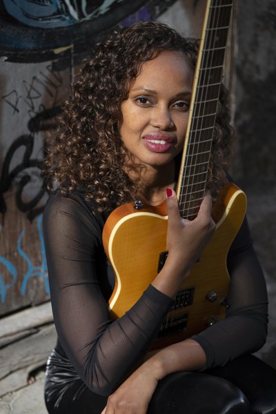 Yinet Rojas – Latin Trés Urlaubsträume und Lebensfreude