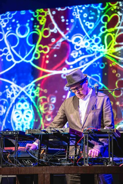 Kassandra 4 D von und mit Schauspielerin und Autorin RITA LUKSCH, Musiker und Grammy-Gewinner GEORG O. LUKSCH und Experimentalfilmer ERICH HEYDUCK