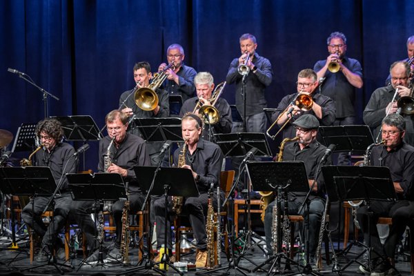 Lungau Big Band feat. CHANDA RULE  Sapphire Dreams