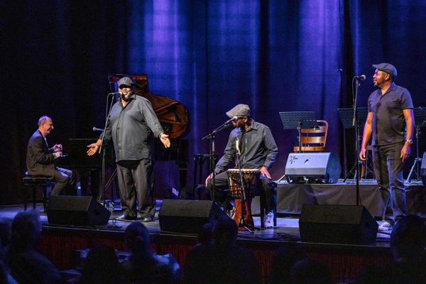 MoZuluArt feat. Ambassade Streichquartett An African Christmas 