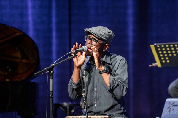 MoZuluArt feat. Ambassade Streichquartett An African Christmas 