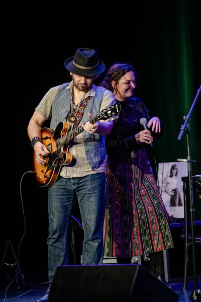 Meena Cryle & Chris Fillmore down to the bone