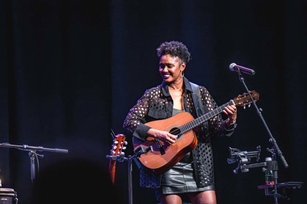 Yinet Rojas – Latin Trés Urlaubsträume und Lebensfreude