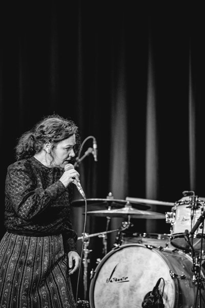 Meena Cryle & Chris Fillmore down to the bone