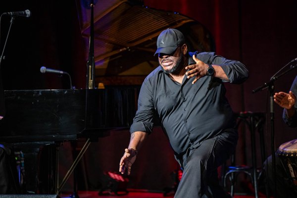 MoZuluArt feat. Ambassade Streichquartett An African Christmas 