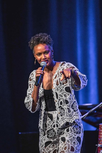 Yinet Rojas – Latin Trés Urlaubsträume und Lebensfreude