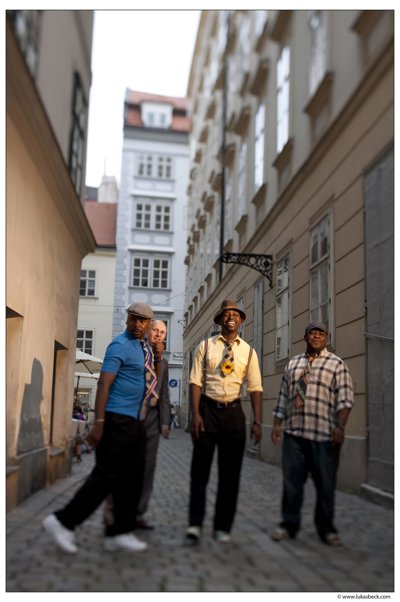 MoZuluArt feat. Ambassade Streichquartett An African Christmas 