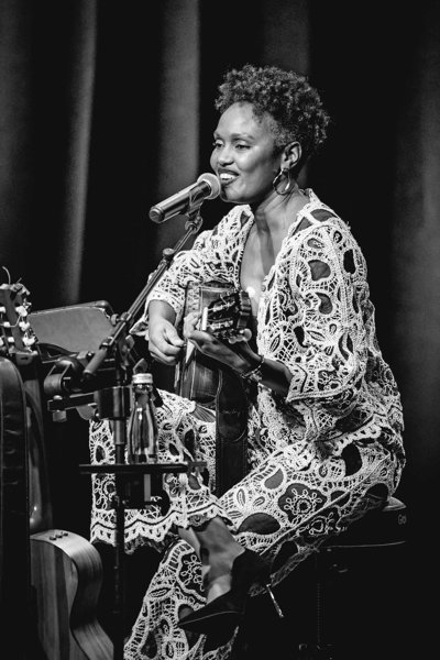 Yinet Rojas – Latin Trés Urlaubsträume und Lebensfreude