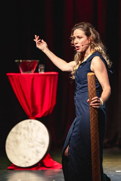 Kassandra 4 D von und mit Schauspielerin und Autorin RITA LUKSCH, Musiker und Grammy-Gewinner GEORG O. LUKSCH und Experimentalfilmer ERICH HEYDUCK