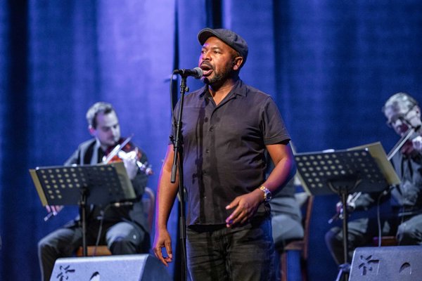 MoZuluArt feat. Ambassade Streichquartett An African Christmas 